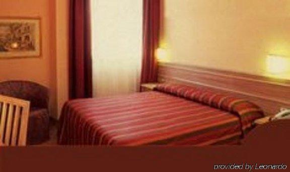 Hotel Ascot بيناسكو الغرفة الصورة